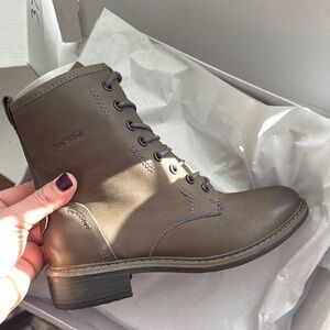 Josef Seibel olive green  Leather Ankle Boots